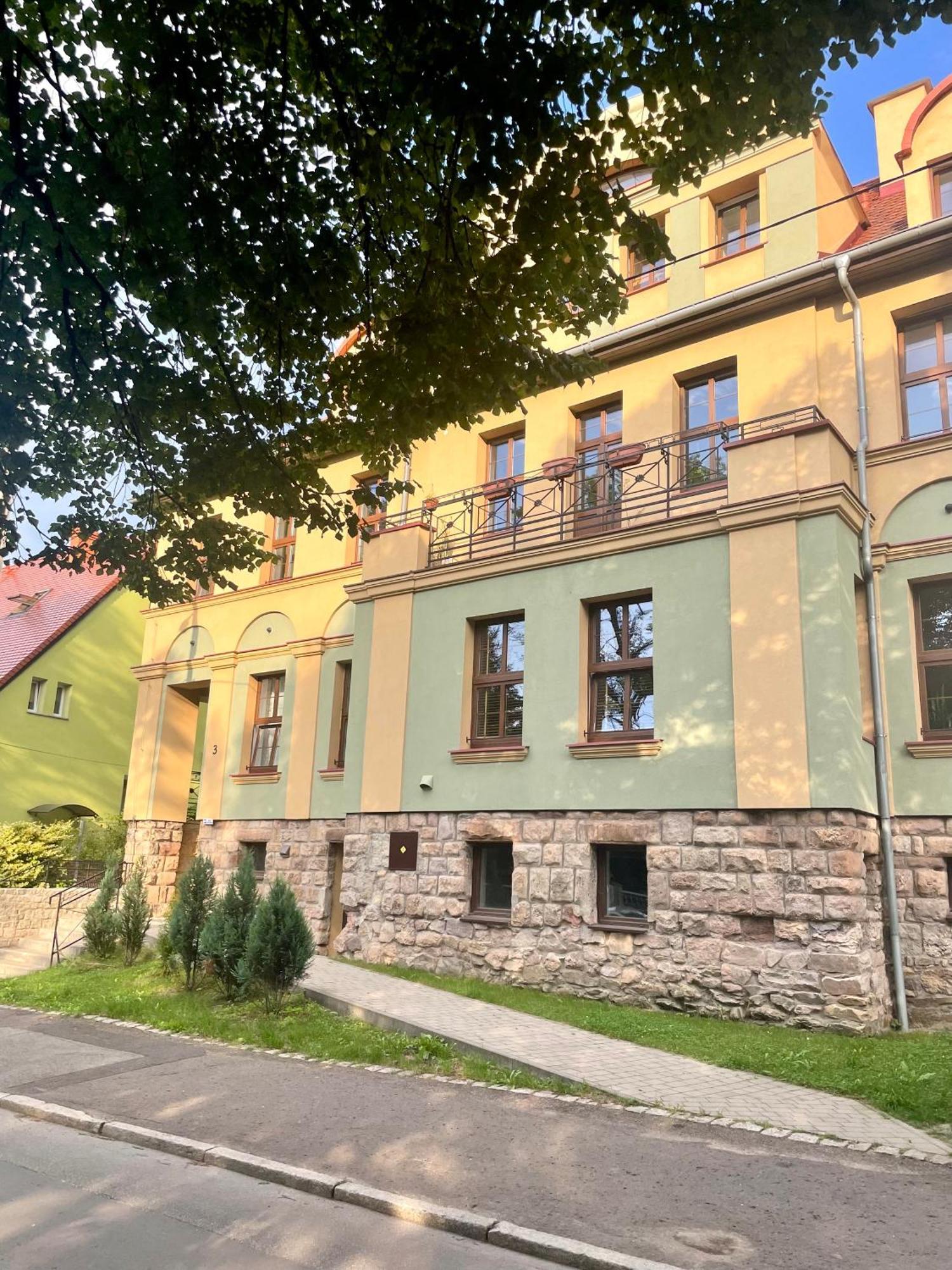 Szmaragdowa Sowa Apartment Walbrzych Bagian luar foto